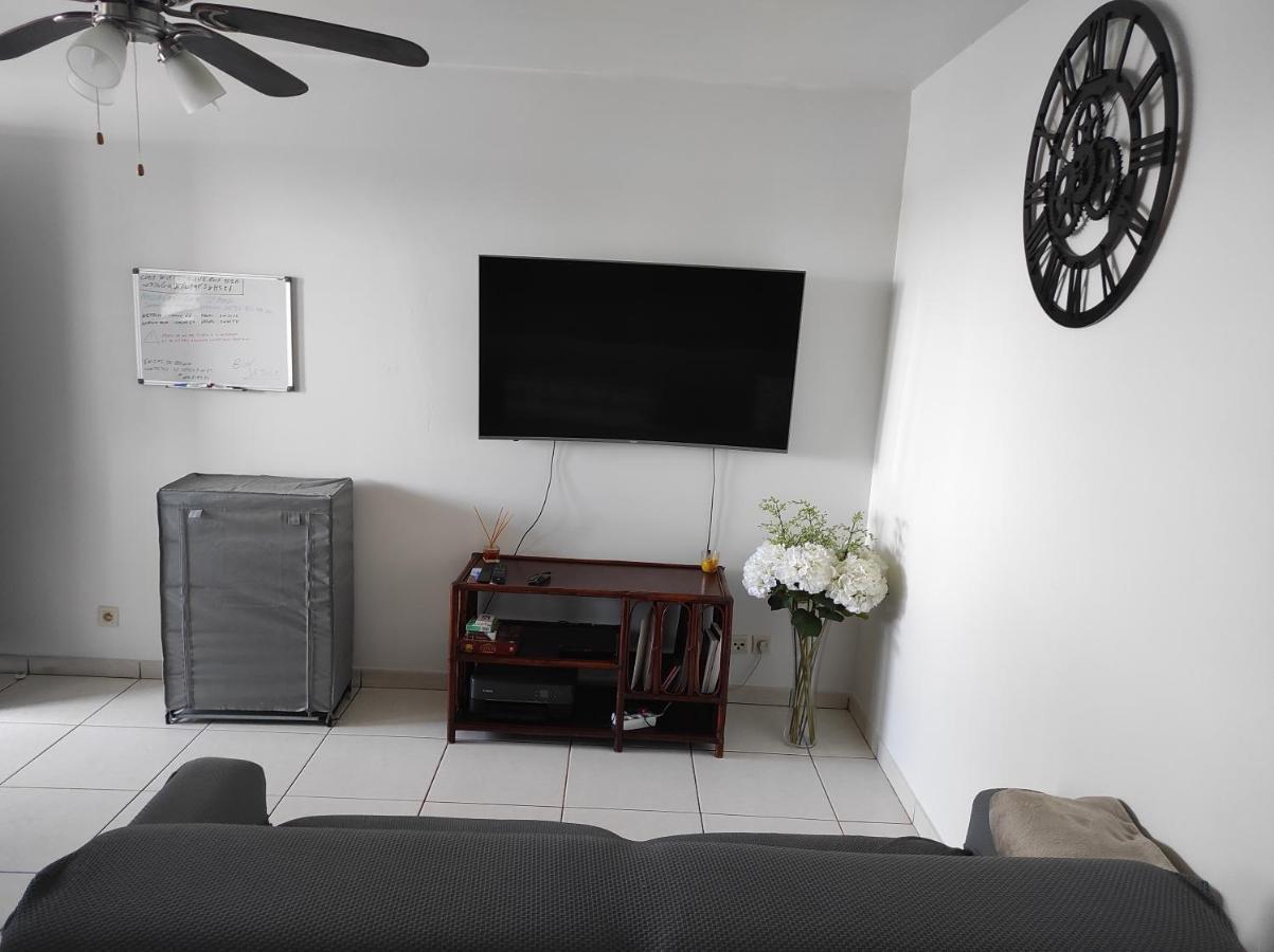Charmant Appt Proche De Toutes Commodites La Possession Exterior photo
