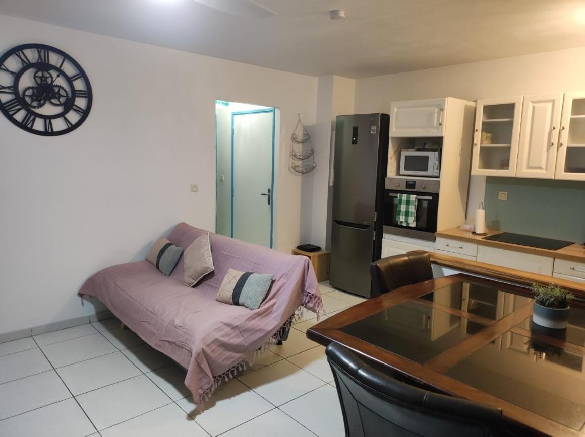 Charmant Appt Proche De Toutes Commodites La Possession Exterior photo